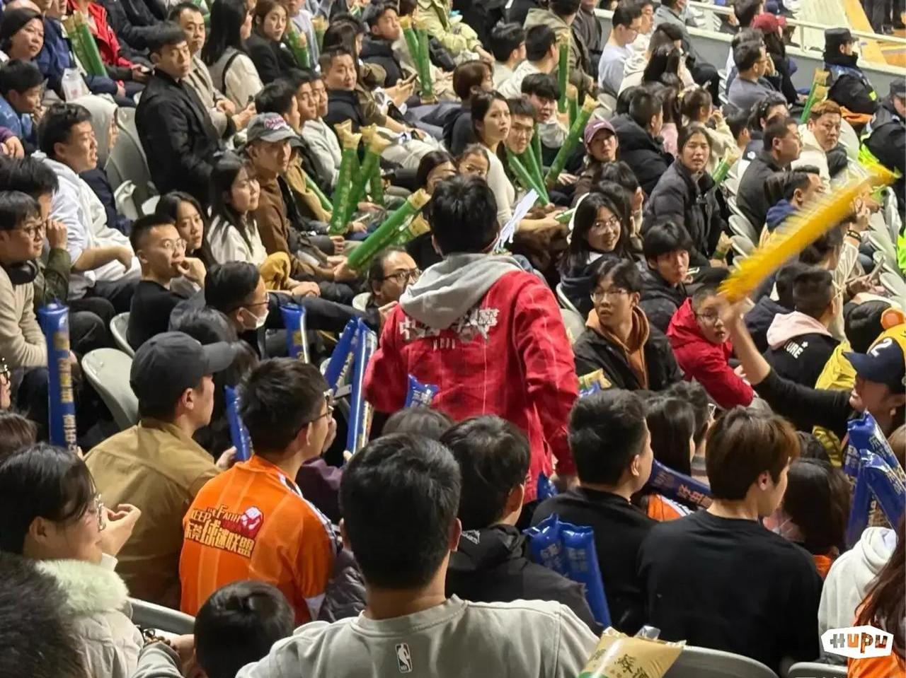 包含激烈对抗引发现场观众热情high的词条