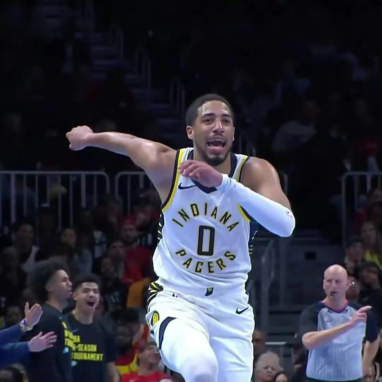 步行者险胜老鹰，结束连败