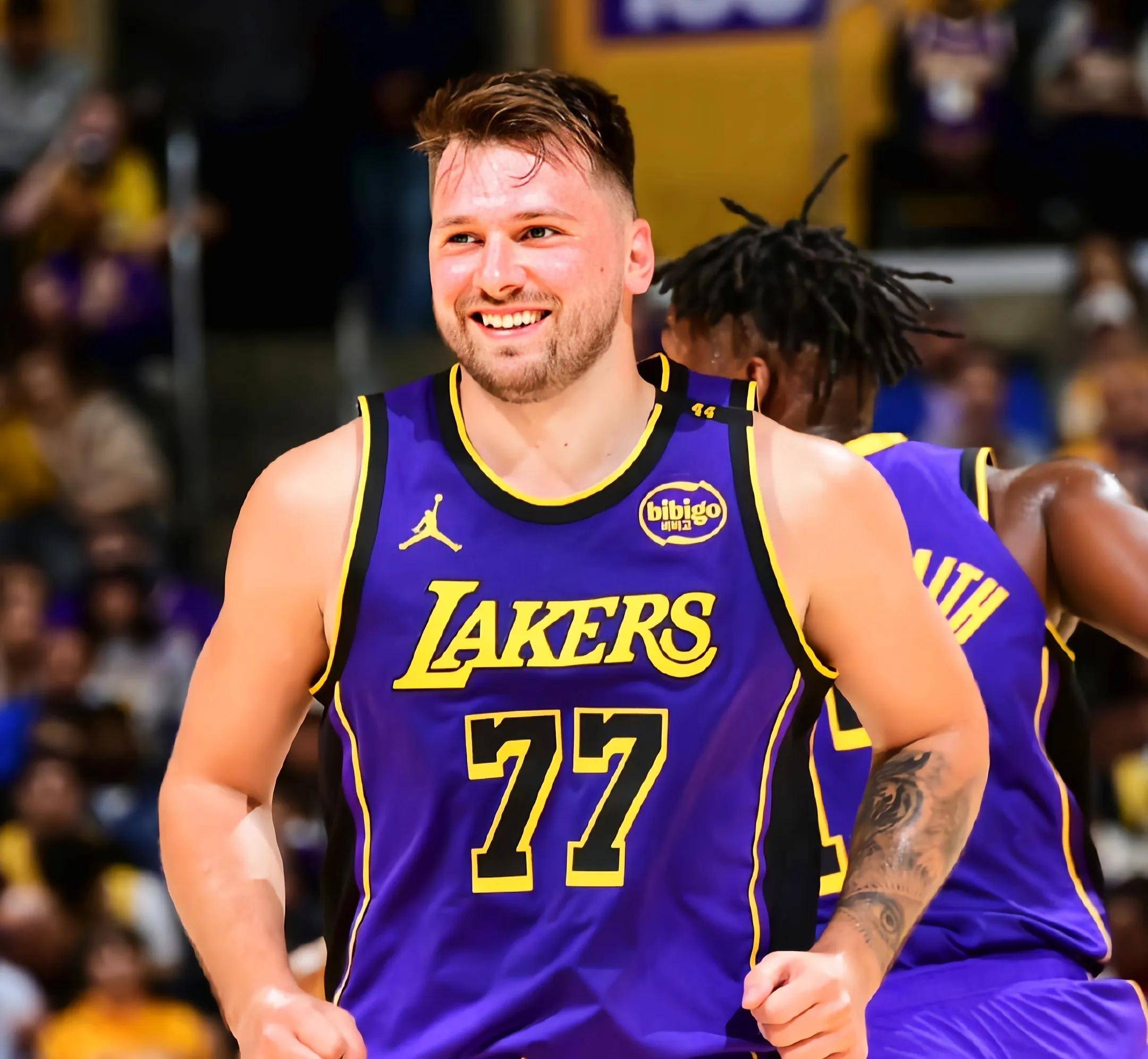 湖人险胜快船，取得五连胜