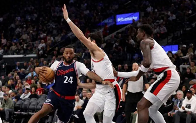 快船客场击败湖人,赢得关键战 快船客场击败湖人,赢得关键战