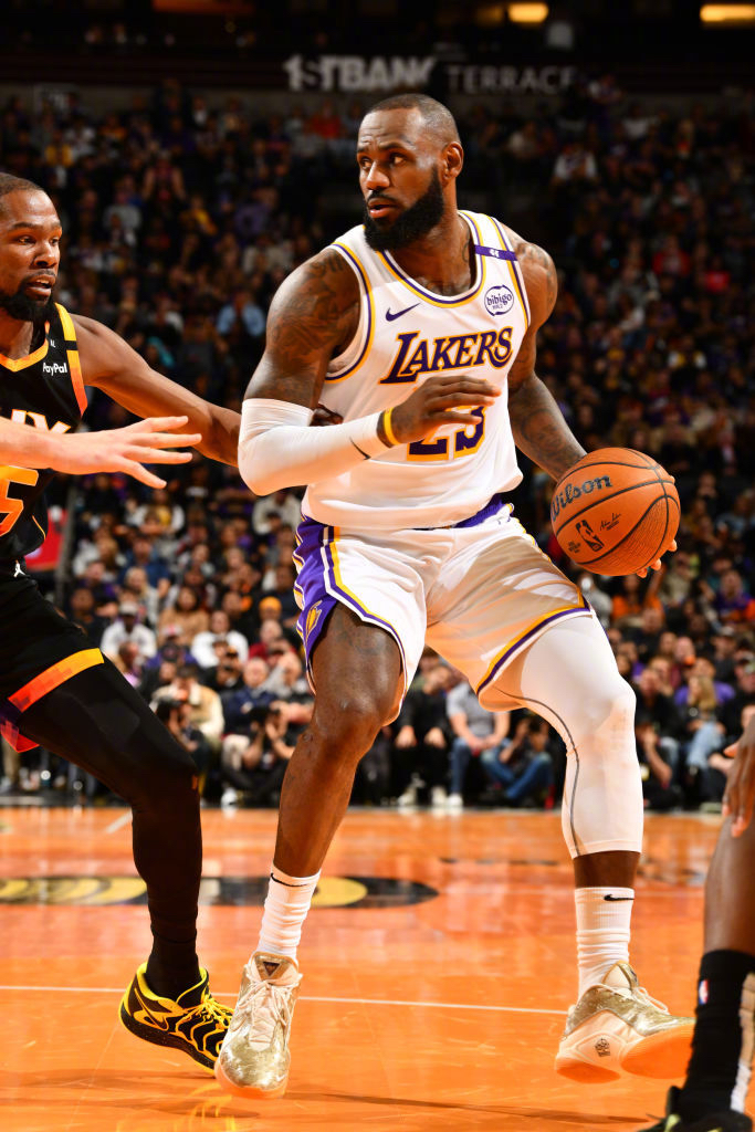 开云平台-太阳完胜湖人，利拉德高光表现