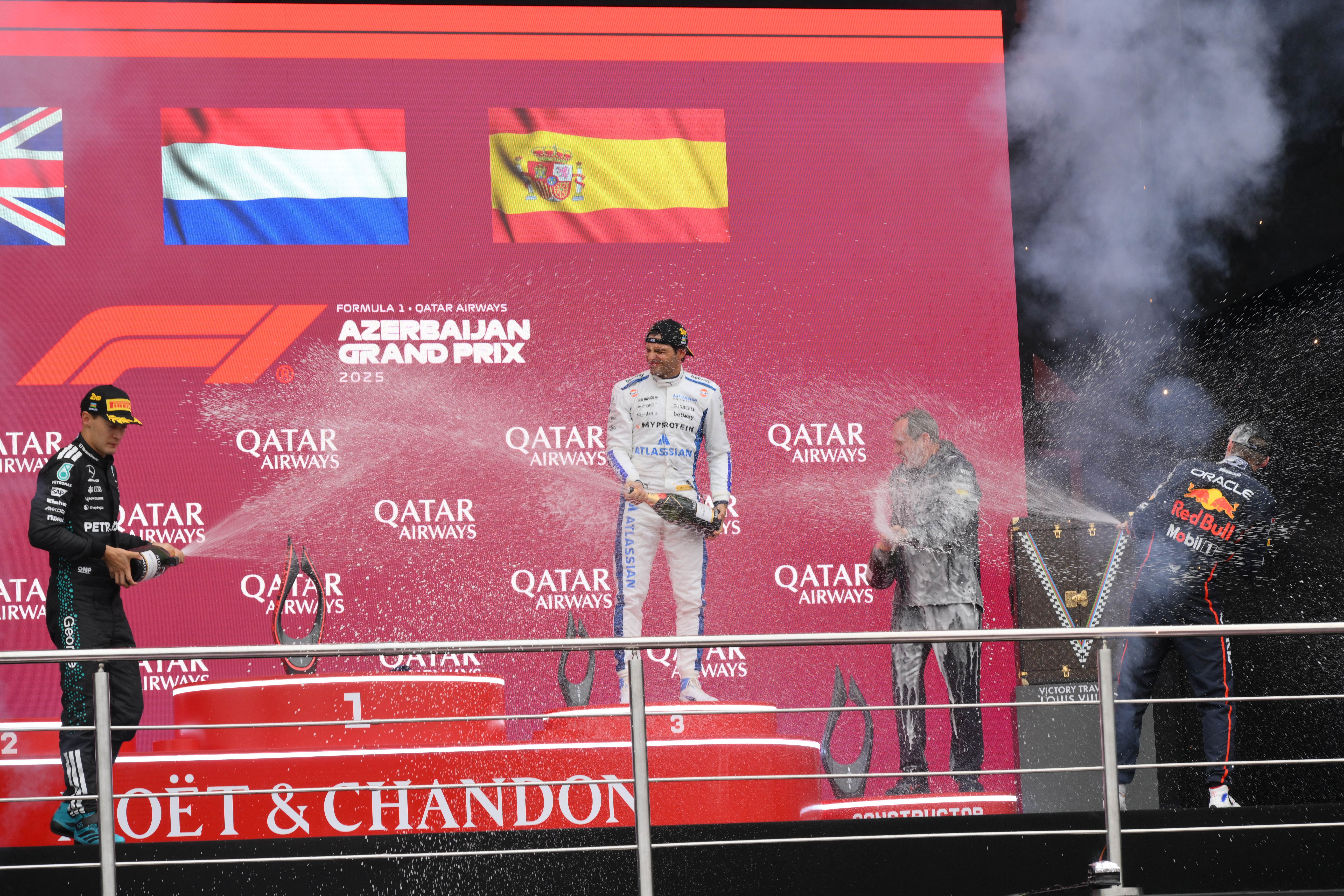 开云体育官方网站-红牛车队横扫阿斯顿马丁，拉塞尔高光表现