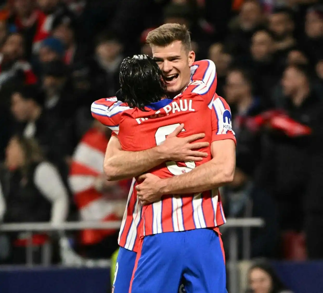 韩国力克AC米兰,莱万扛起全队 韩国力克AC米兰,莱万扛起全队