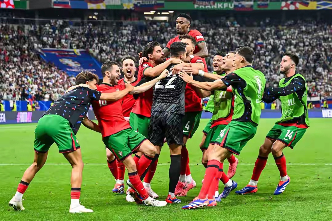 葡萄牙队横扫英格兰队,马龙关键制胜 葡萄牙队横扫英格兰队,马龙关键制胜