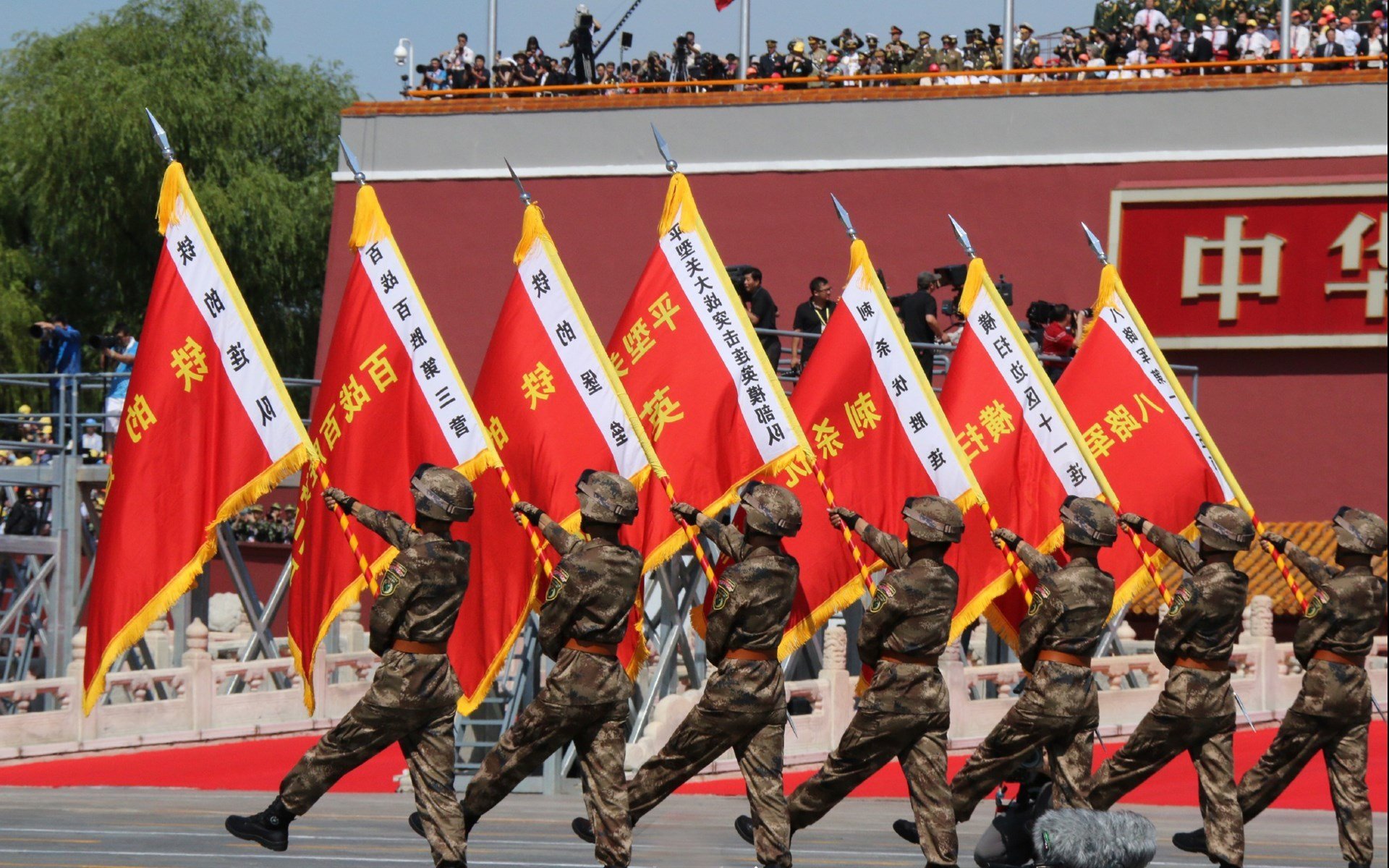 雄鹿鏖战山西队，布克成为关键先生