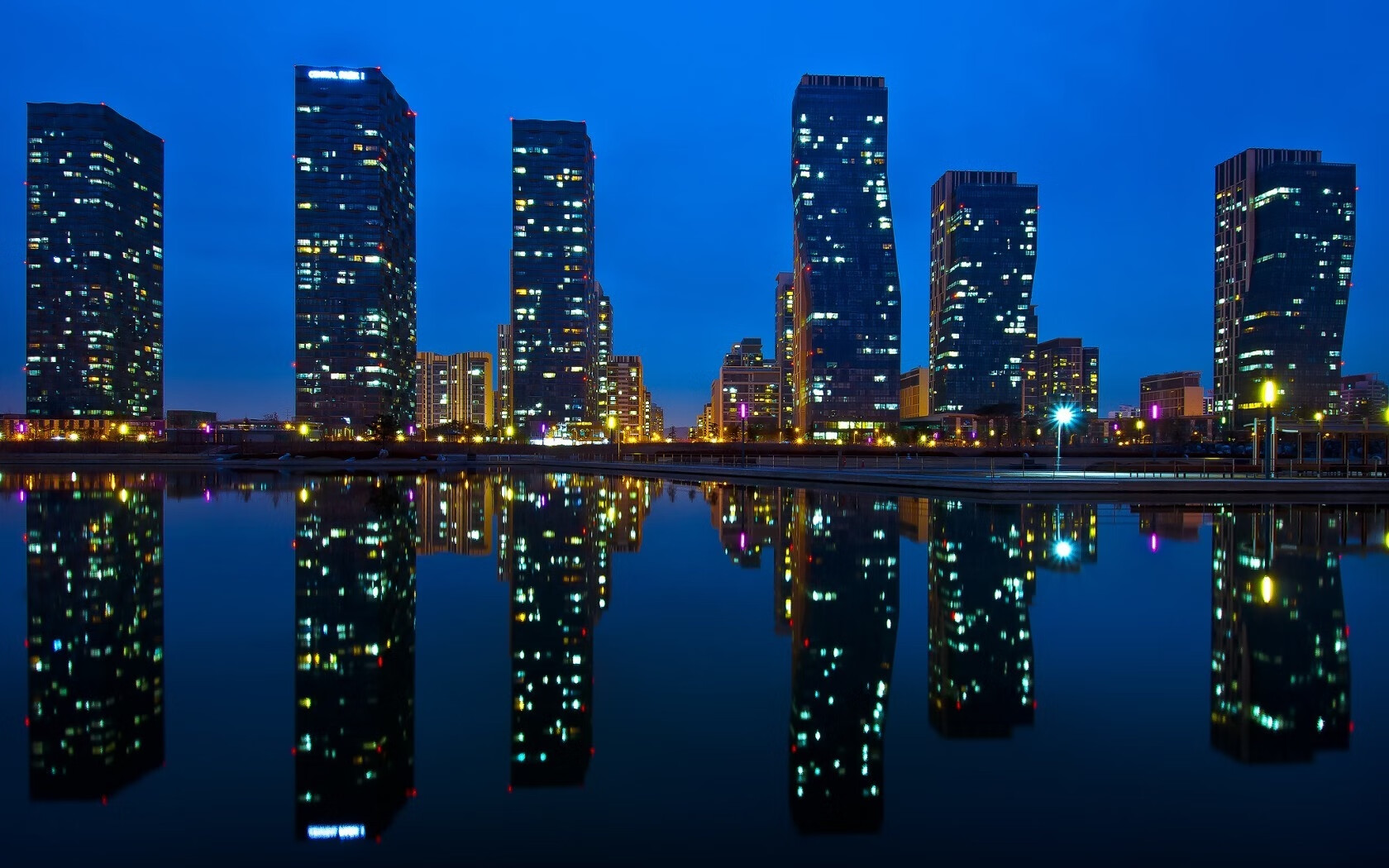 浓眉擎天立地，新疆铜墙铁壁全面压制北京