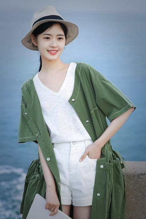 开云平台-双线争锋，佛罗伦萨欧冠决胜巴黎，莫德里奇F1收官战接管赛道